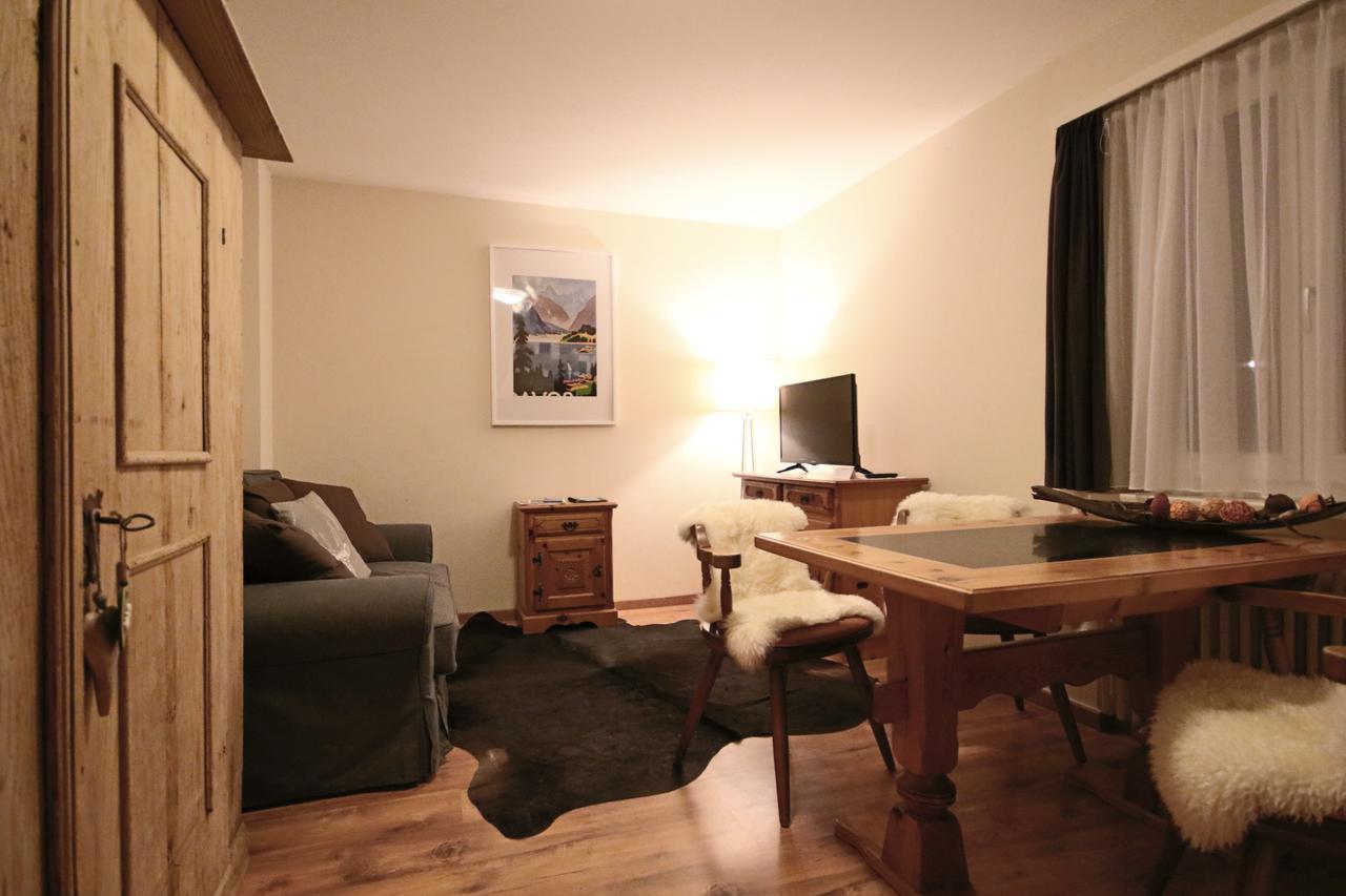 Roessli By Livingmoments 3*